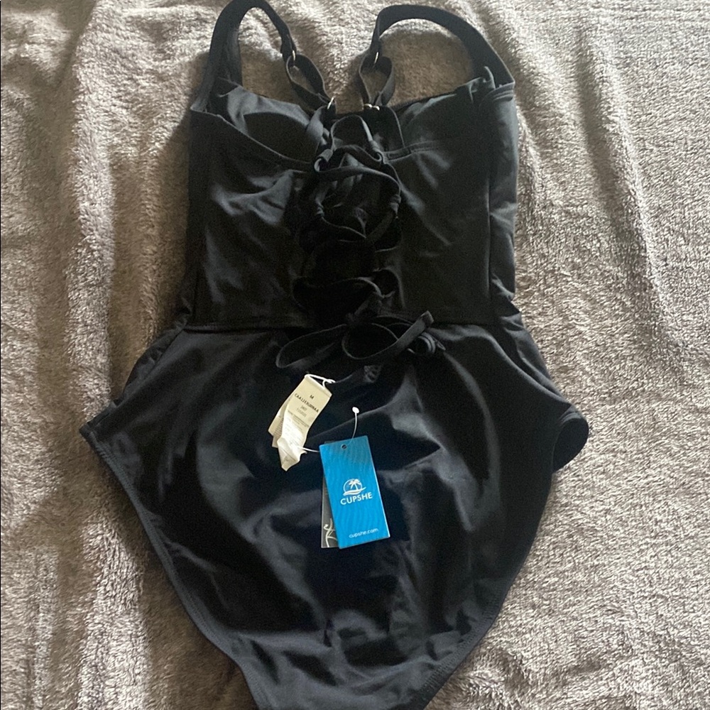 Cupshe slim and sculpt black one piece lace up back brand new, medium